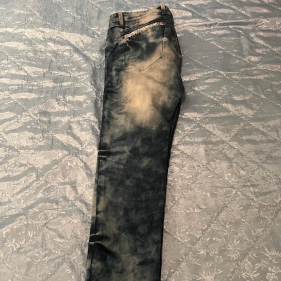 Distressed faded blue jeans - Picture 4 of 4